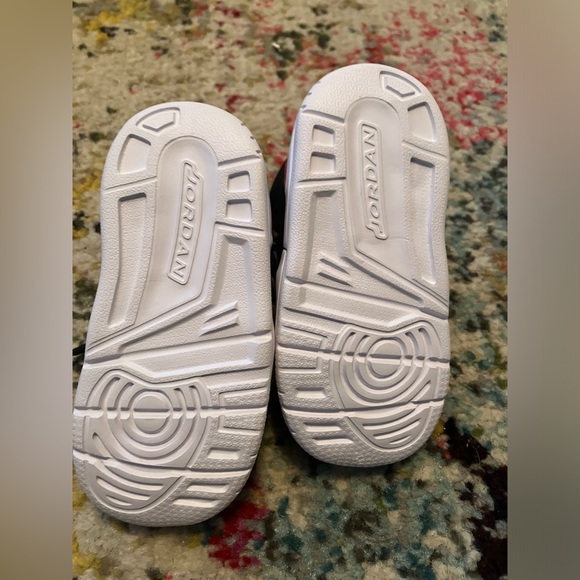 Nike Air Jordan Max Aura toddler shoes - Picture 3 of 6